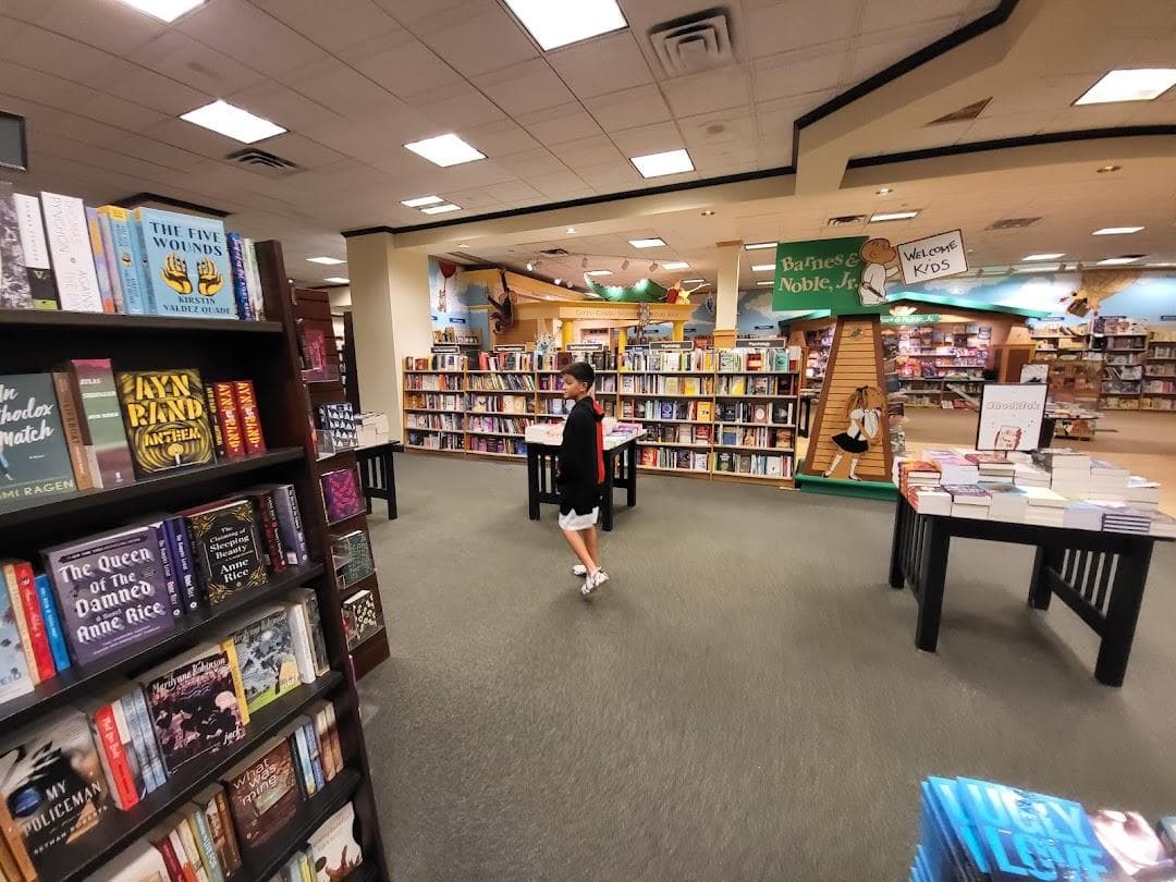 Barnes & Noble photo 4