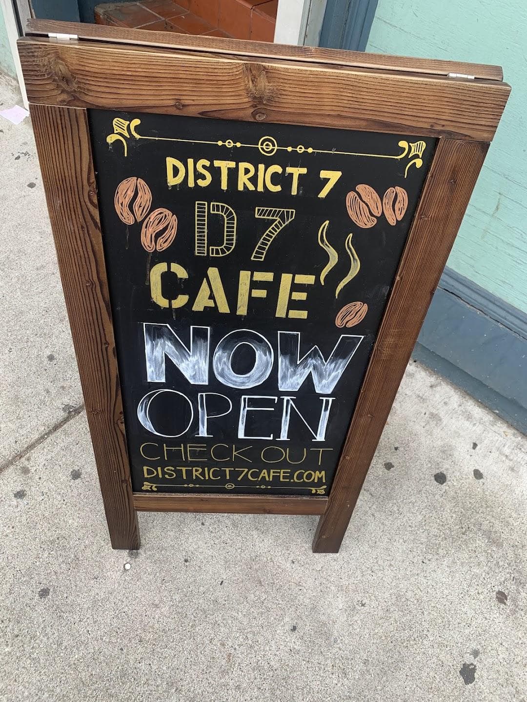 District 7 Cafe photo 4