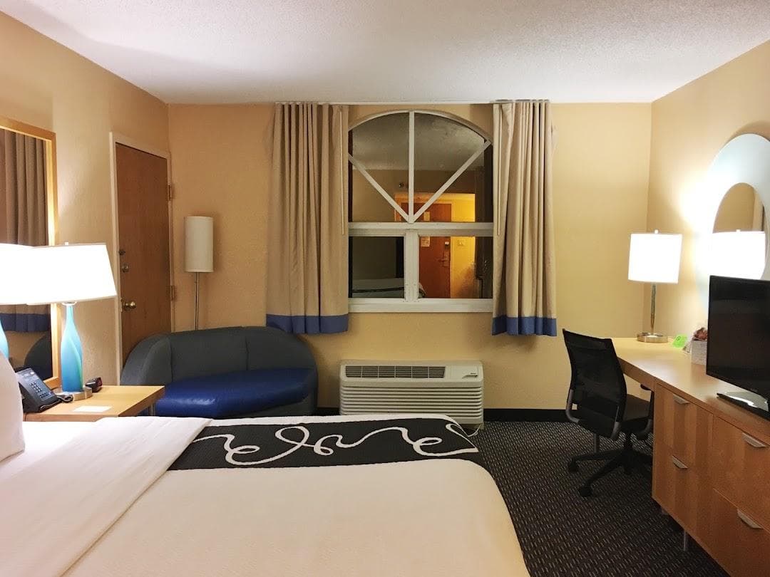 La Quinta Inn & Suites by Wyndham Coral Springs South photo 2