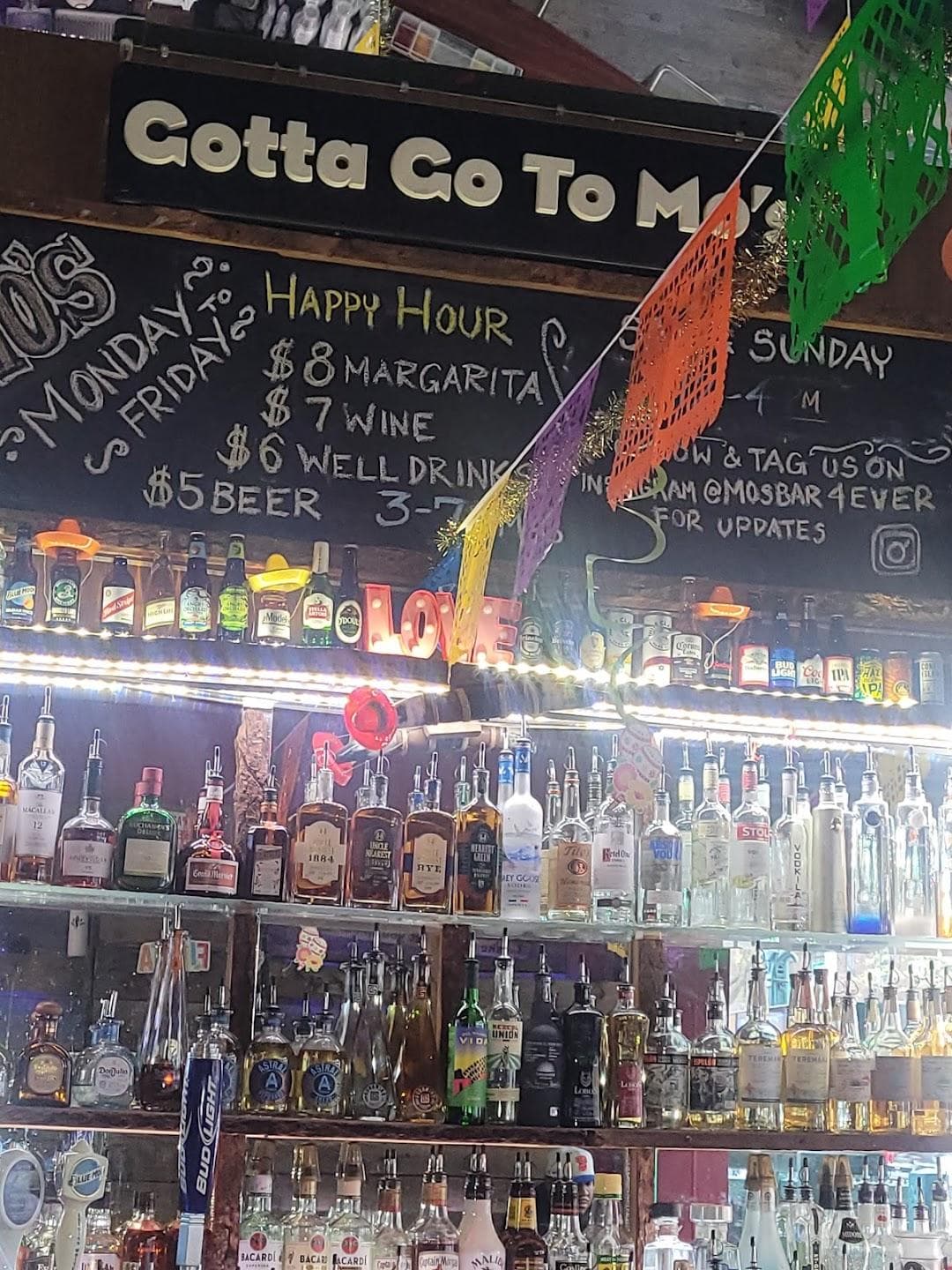 Mo's Bar & Lounge photo 4
