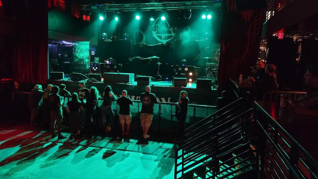 Revolution Live photo 4