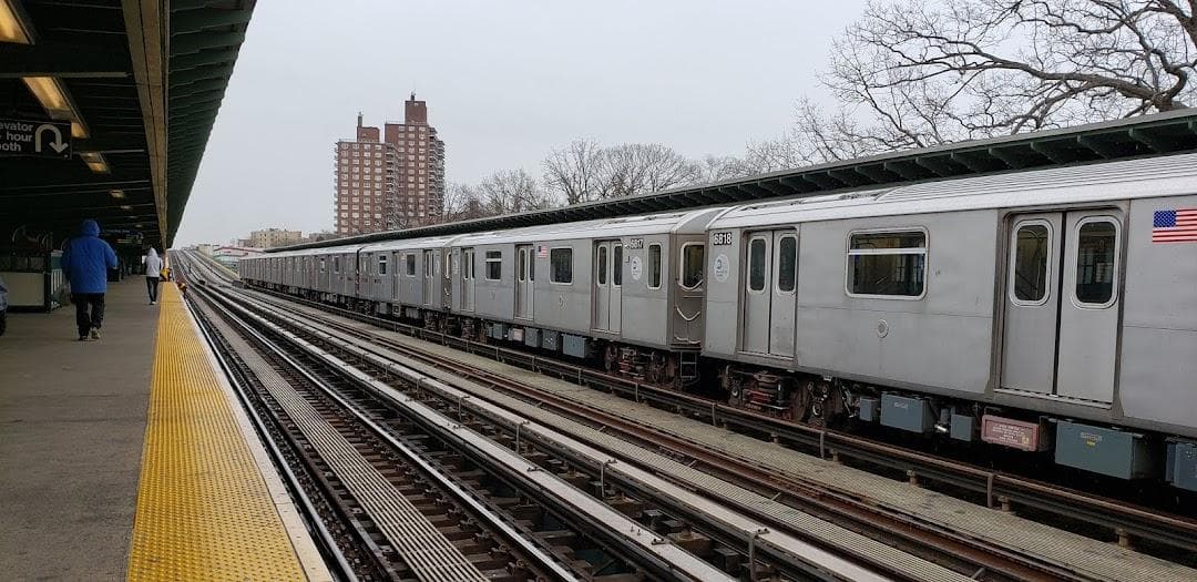 Pelham Parkway photo 1