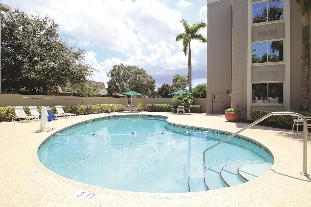 La Quinta Inn & Suites by Wyndham Coral Springs South photo 1