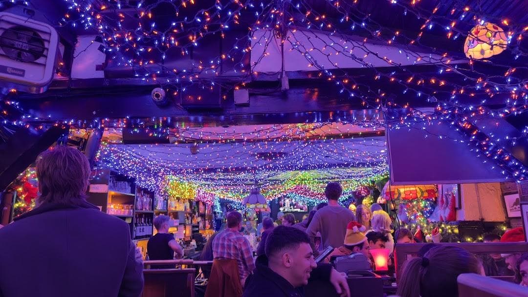 Molly's Shebeen Bar + Restaurant photo 4