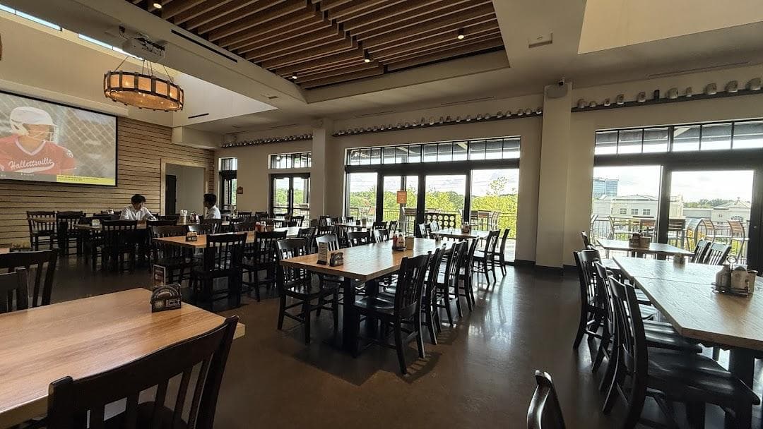 The Olde Mecklenburg Restaurant & Biergarten at Ballantyne photo 4