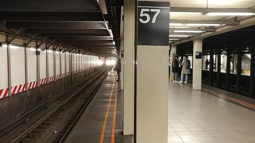 57 St-7 Av photo 4