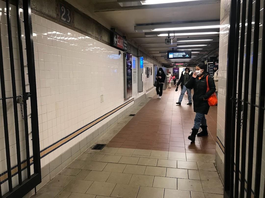 W 23 St/8 Av photo 3