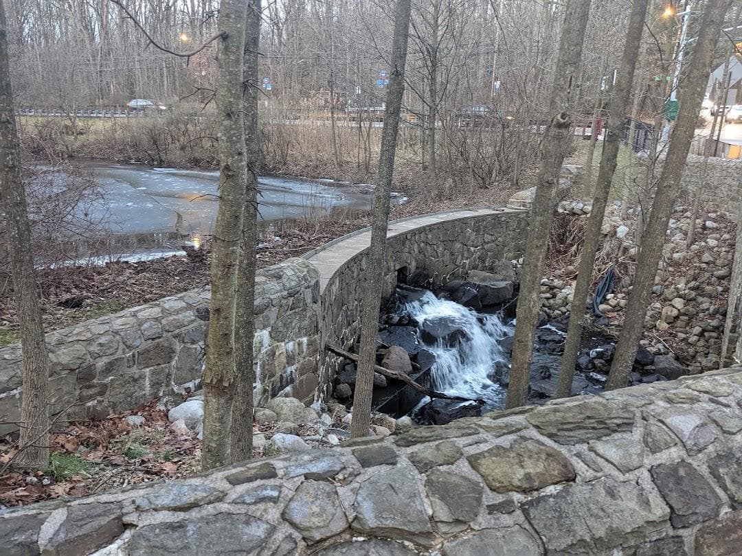 Willowbrook Parkway photo 4