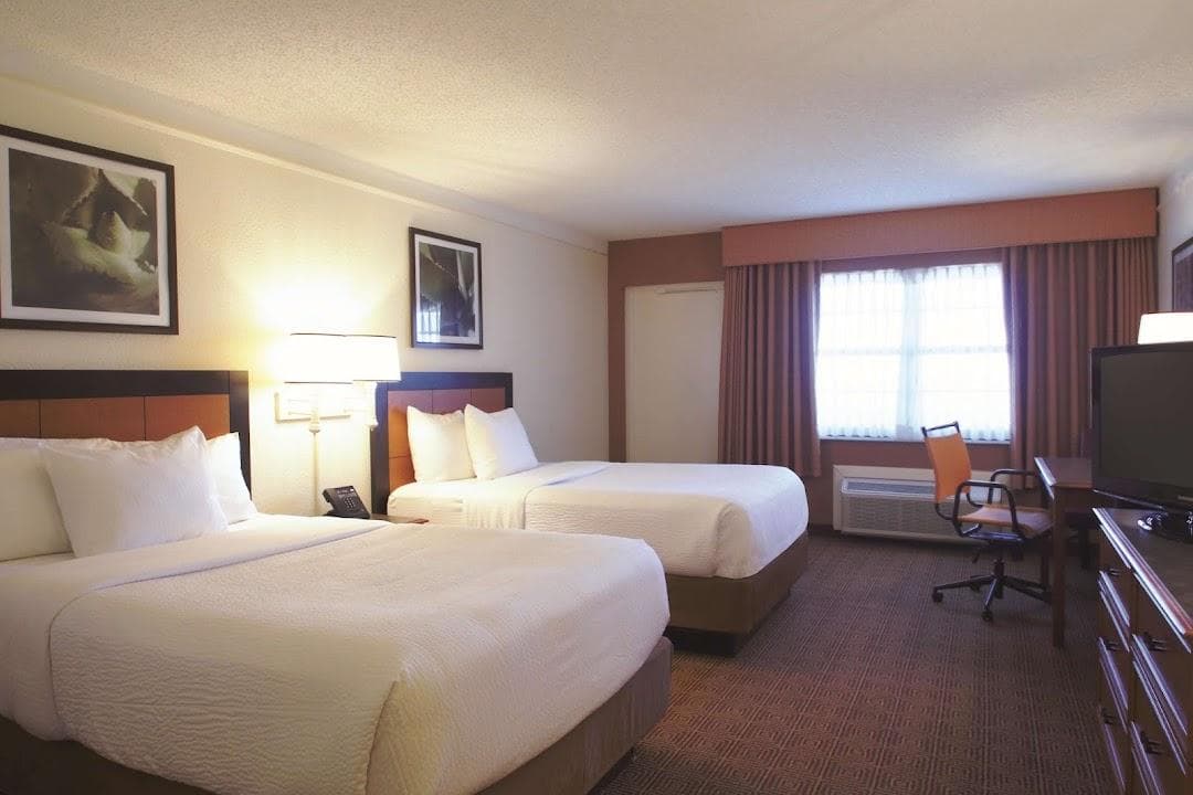 La Quinta Inn & Suites by Wyndham Coral Springs Univ Dr photo 6