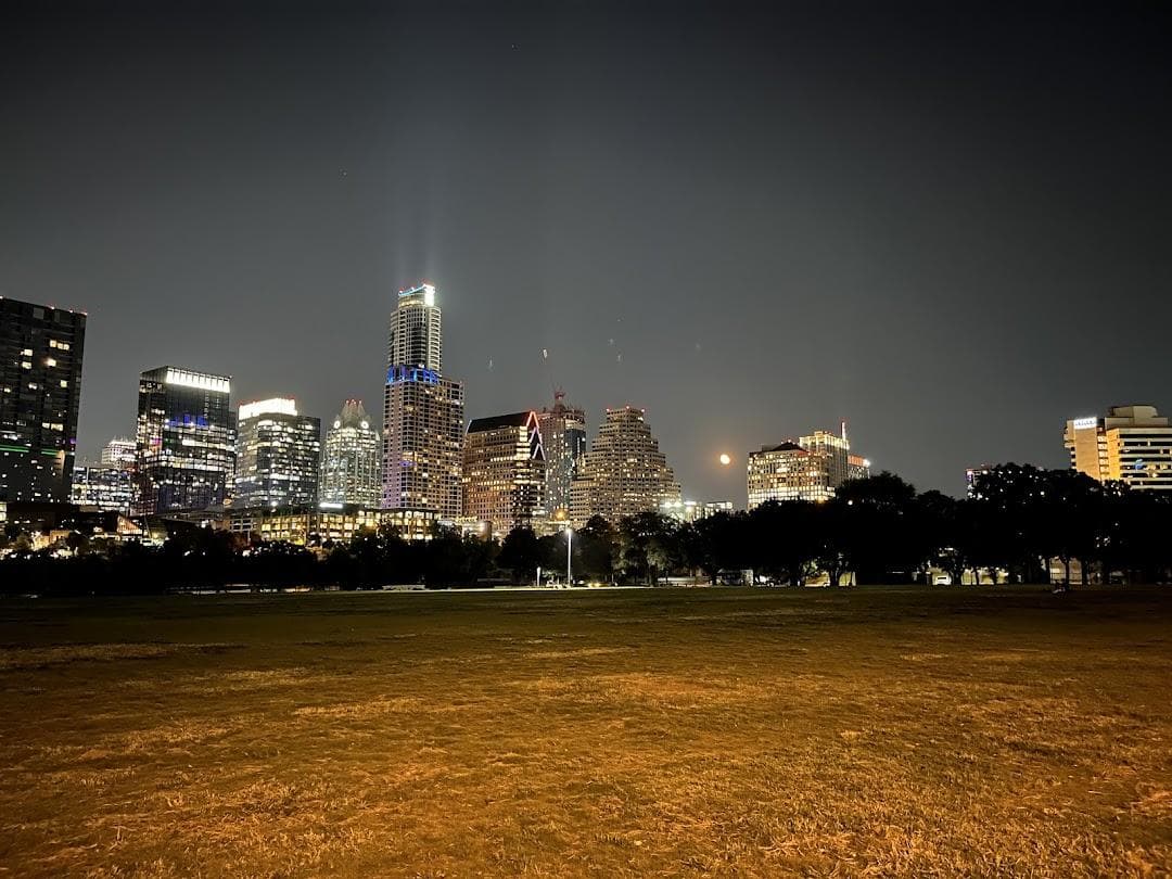 Auditorium Shores at Town Lake Metropolitan Park photo 2