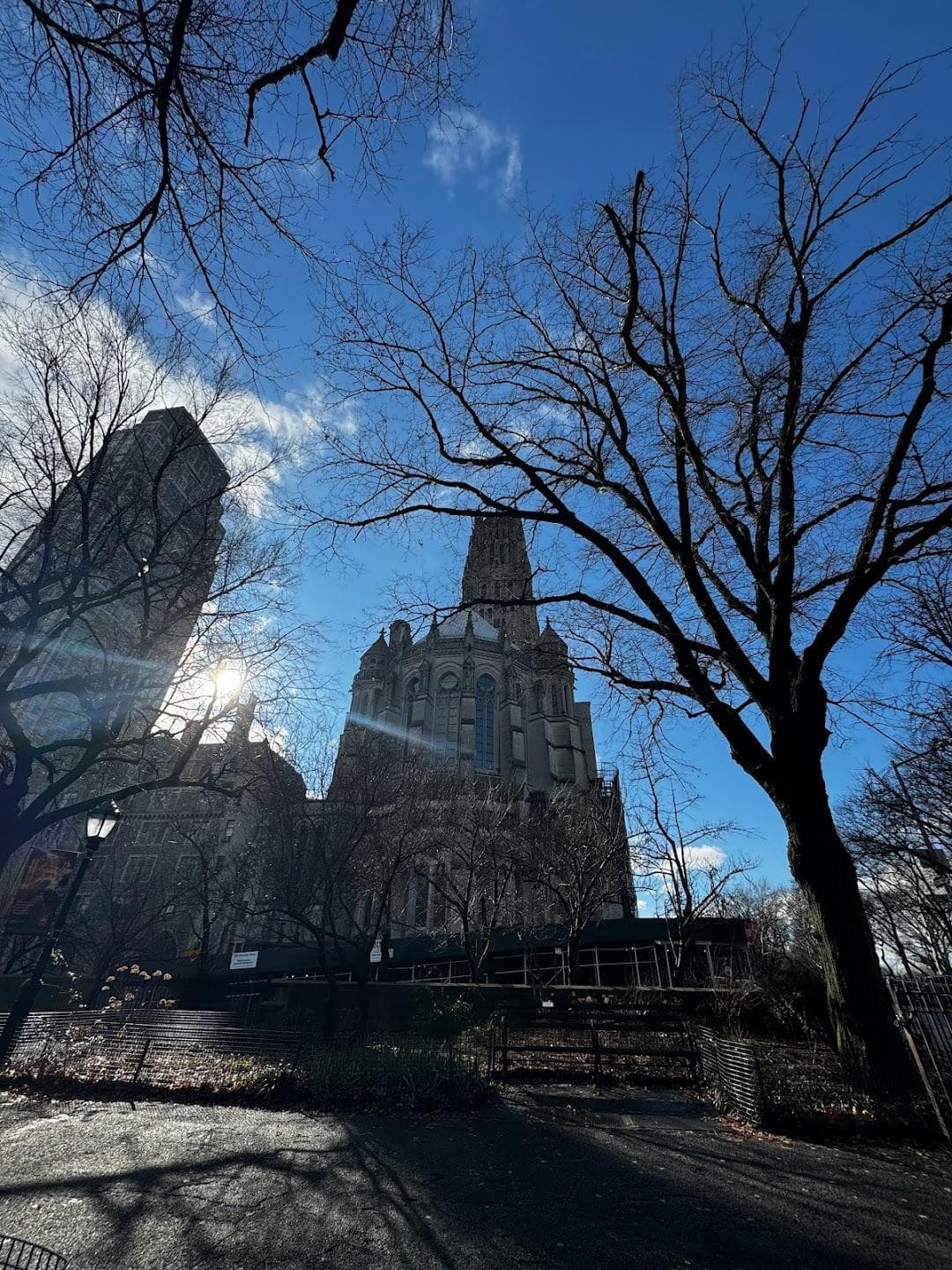 Riverside Dr/W 122 St