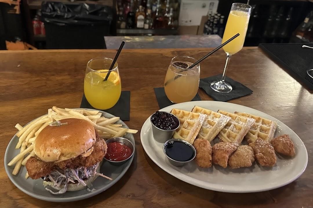 Bee's Knees & Honey Lounge photo 5