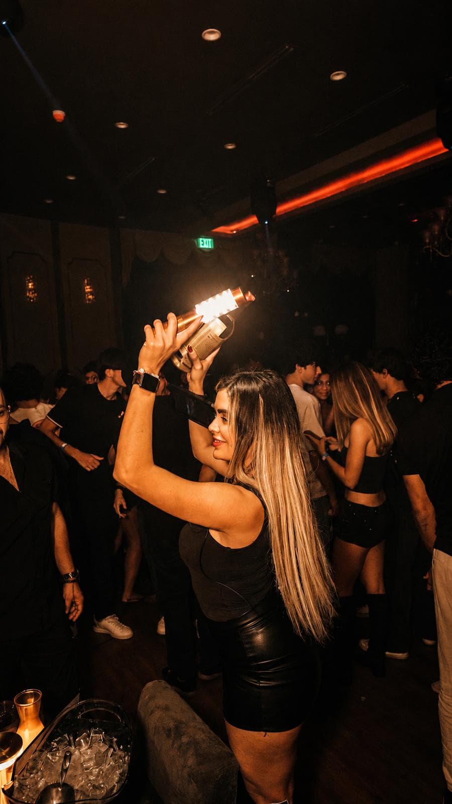 AURA BRICKELL photo 6