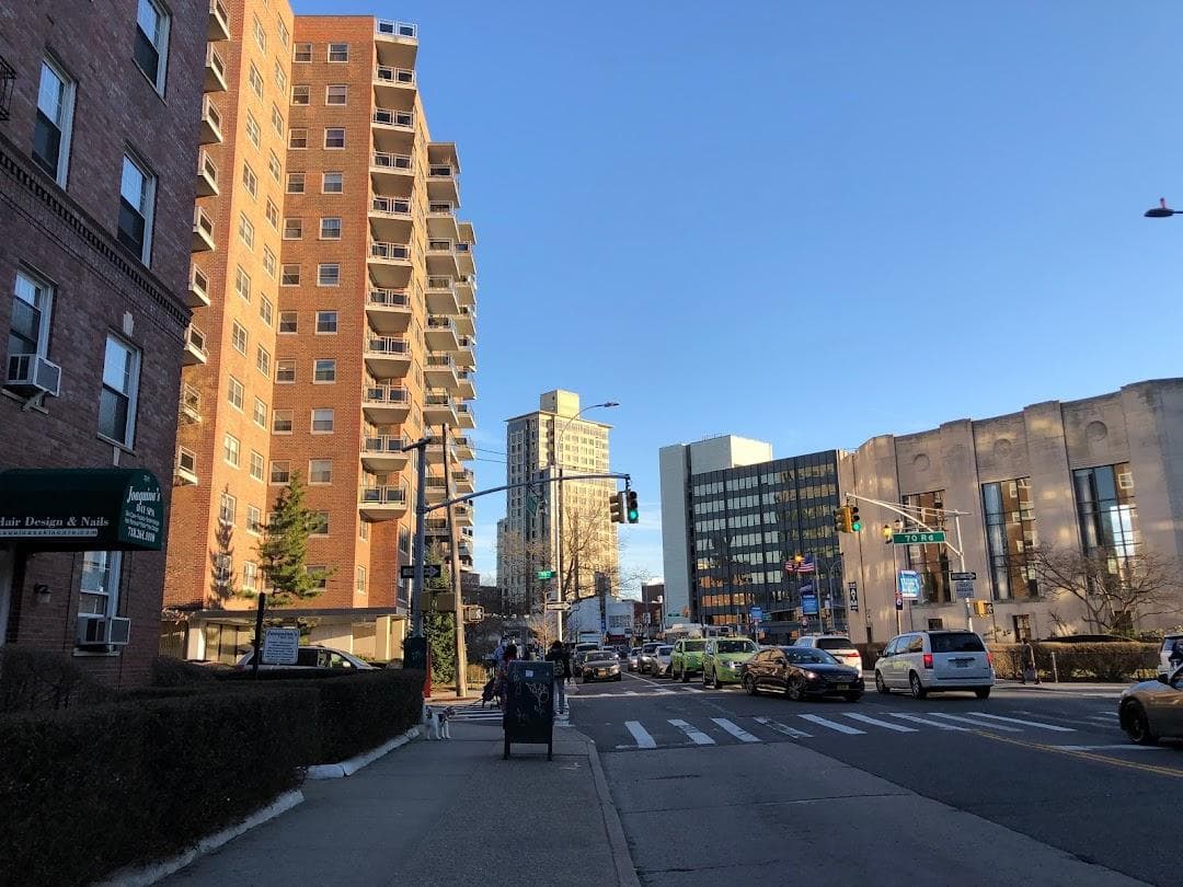 Queens Blvd/70 Rd photo 2