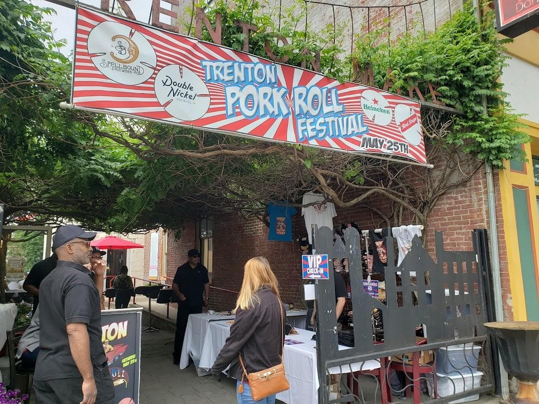 Trenton Social photo 4