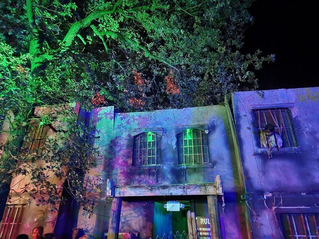 Scream Hollow photo 2