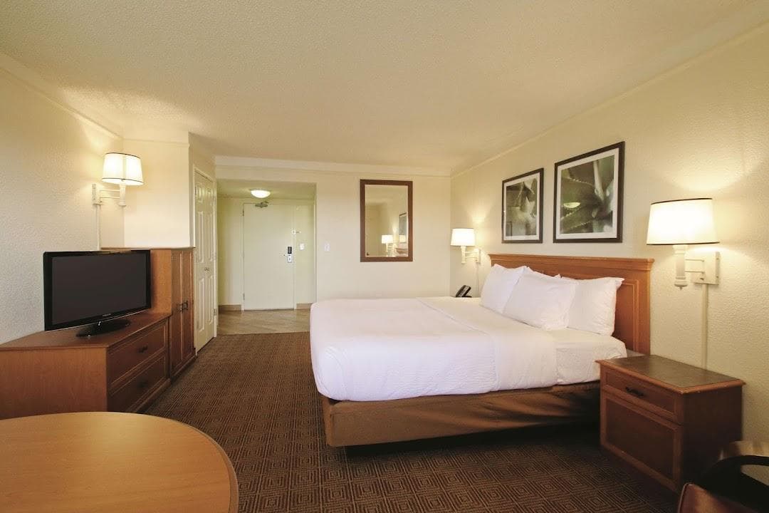 La Quinta Inn & Suites by Wyndham Coral Springs Univ Dr photo 4