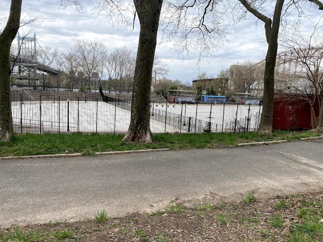 Astoria Pool photo 6