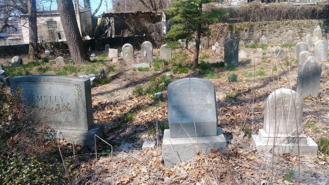 The Hood Cemetery photo 2