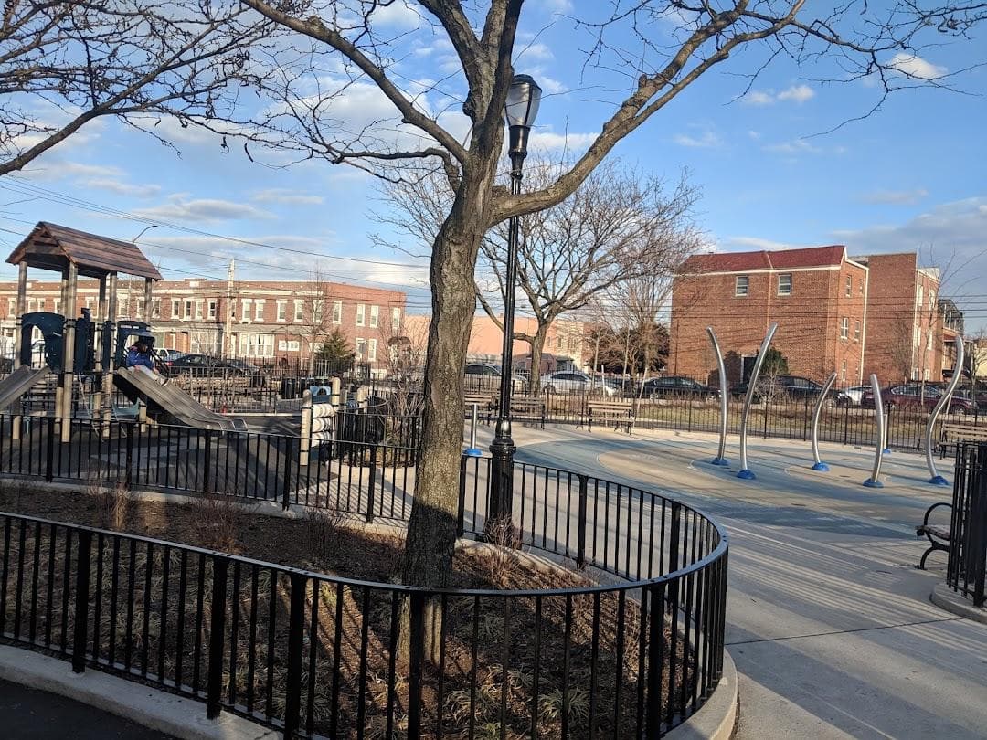 Astoria Heights Playground photo 6