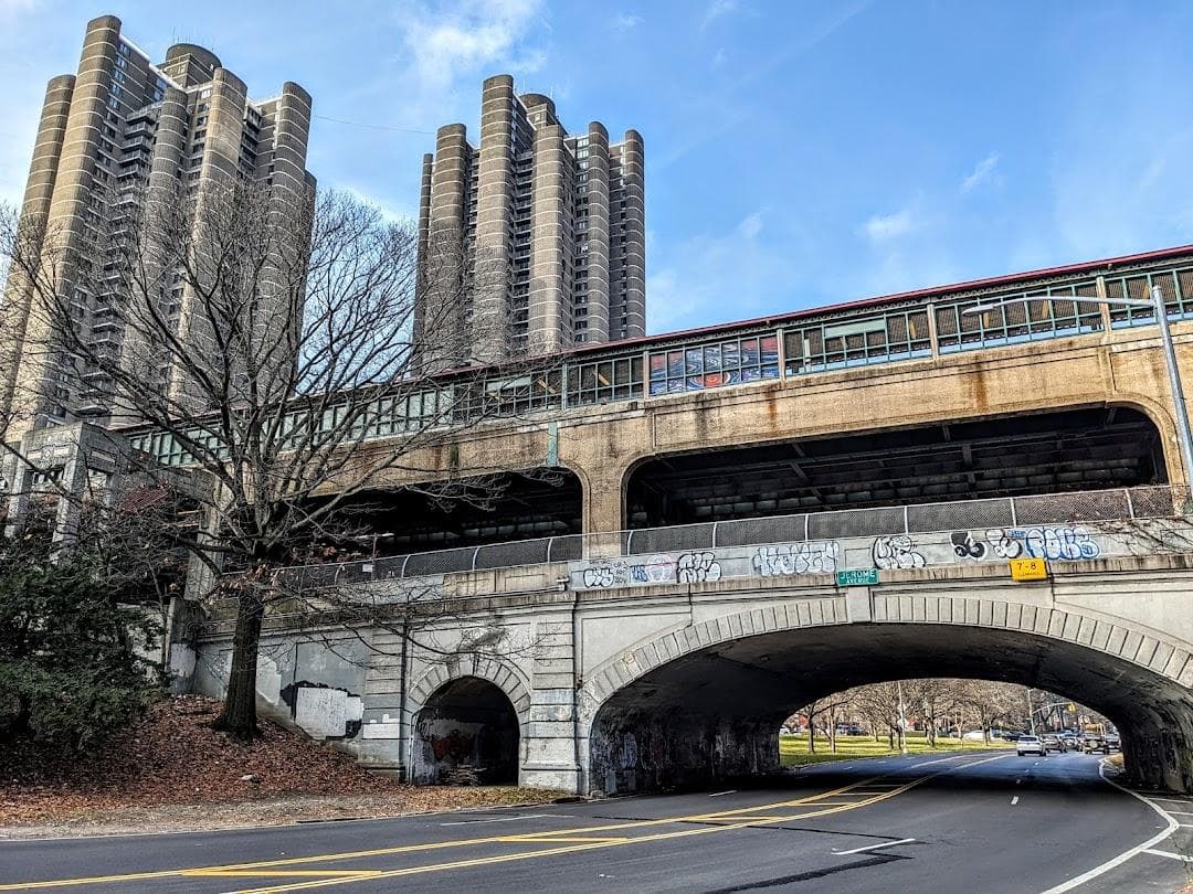 Mosholu Pkwy photo 6