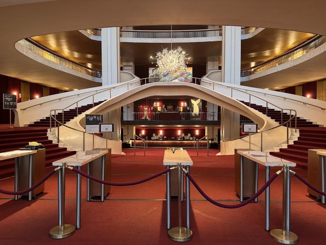 Metropolitan Opera House photo 3