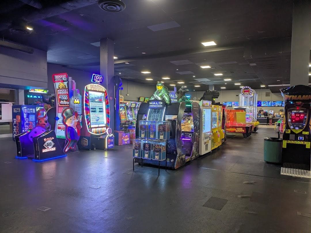 Flippers Cinema & Arcade photo 4