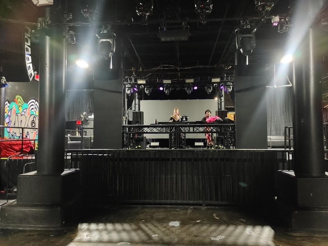 The Ave Live photo 3