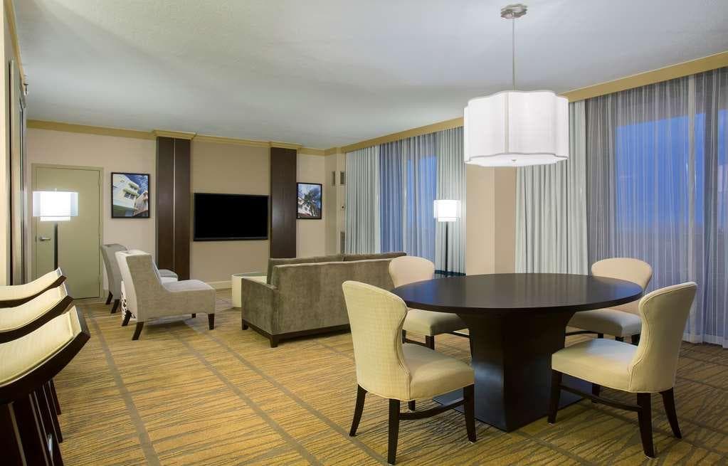 DoubleTree by Hilton Hotel Miami Airport & Convention Center photo 1