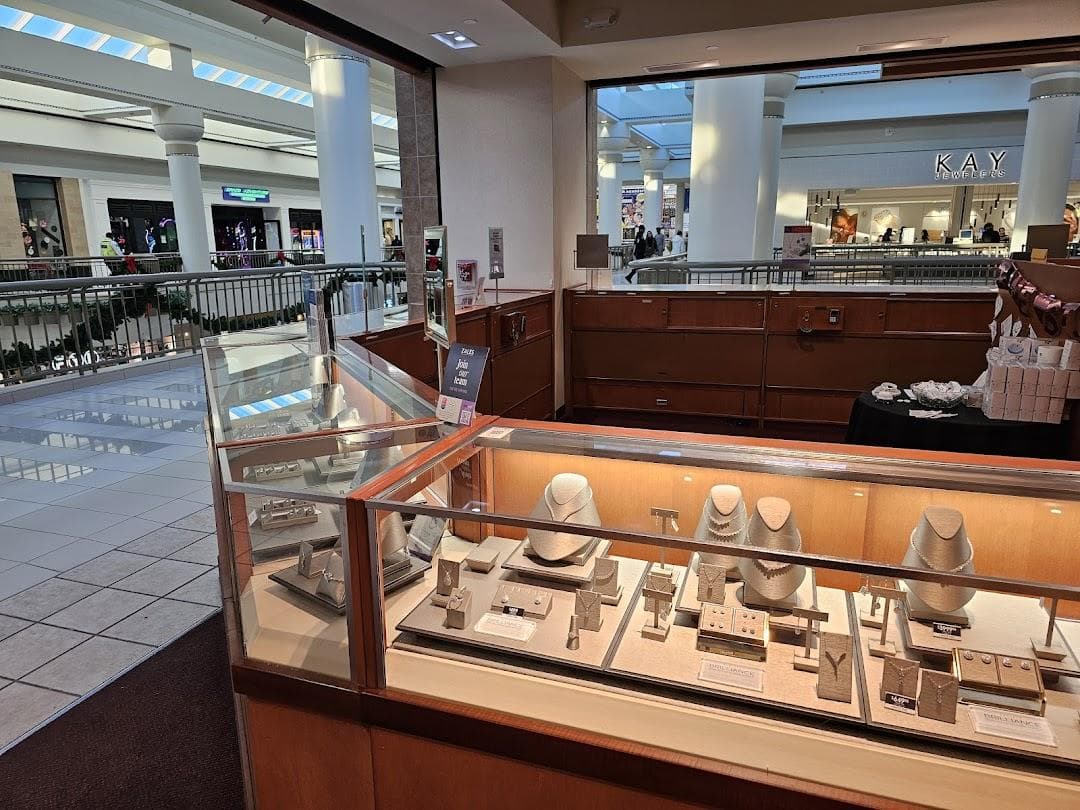 Poughkeepsie Galleria photo 2