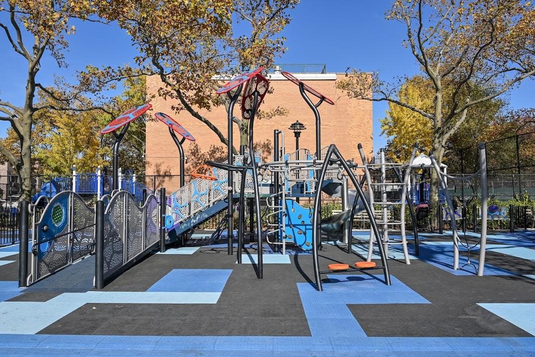 Harold Schneiderman Playground photo 5