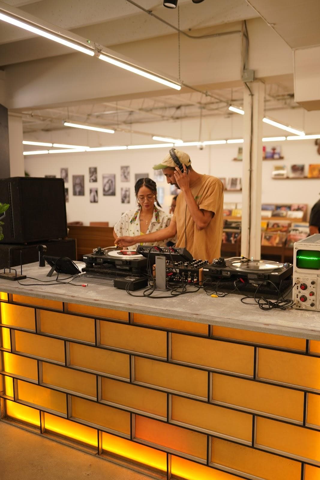 Mids Market photo 1