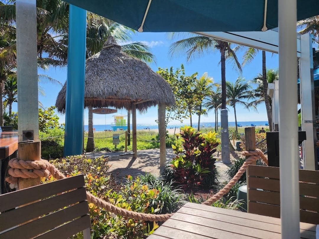 Lucky Fish Beach Bar + Grill photo 4