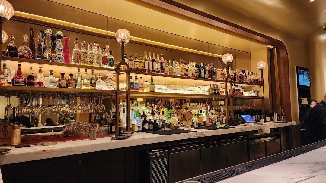 Avery Bar photo 4
