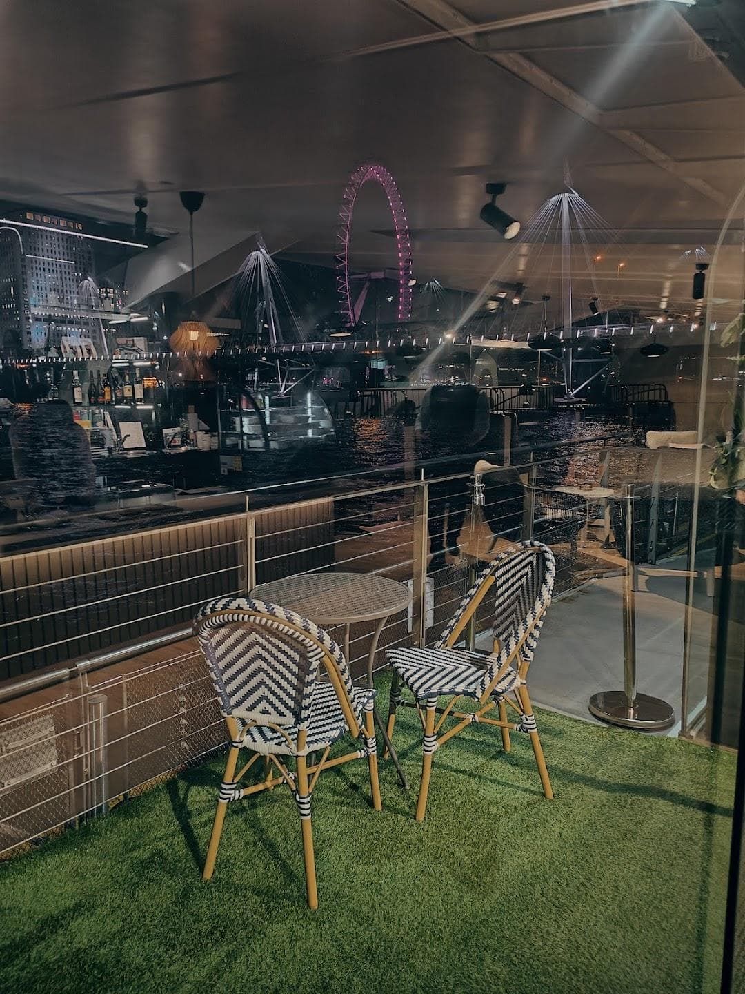 Clipper Lounge EMB photo 3
