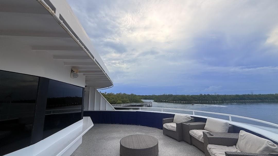 South Beach Lady Yacht Charter photo 3