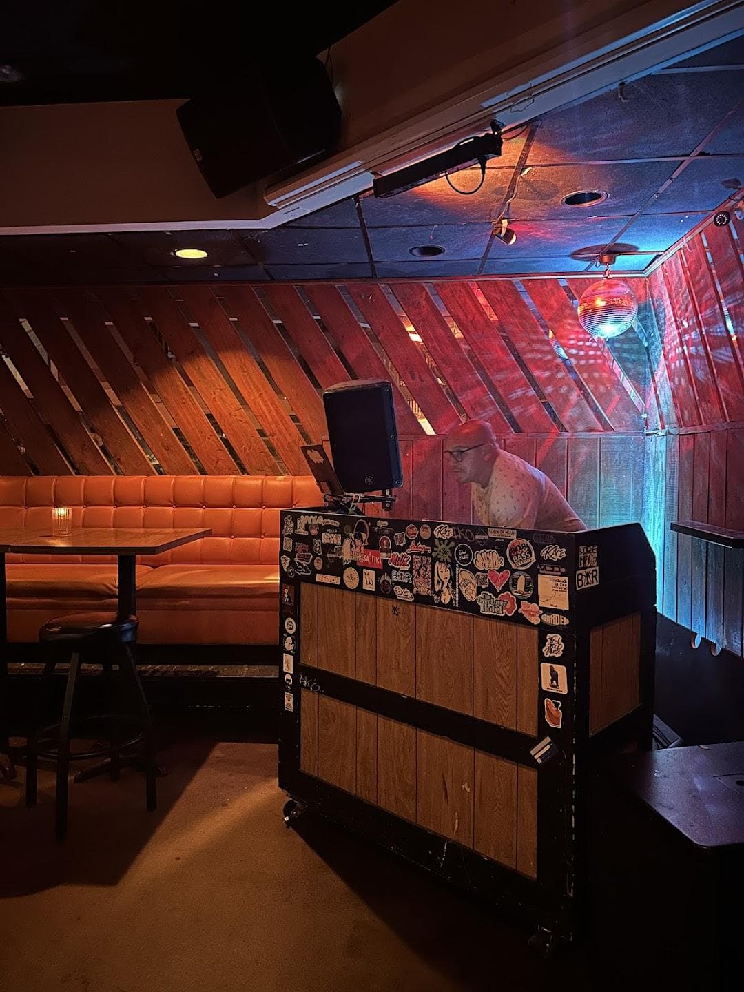 The Bend Liquor Lounge photo 2