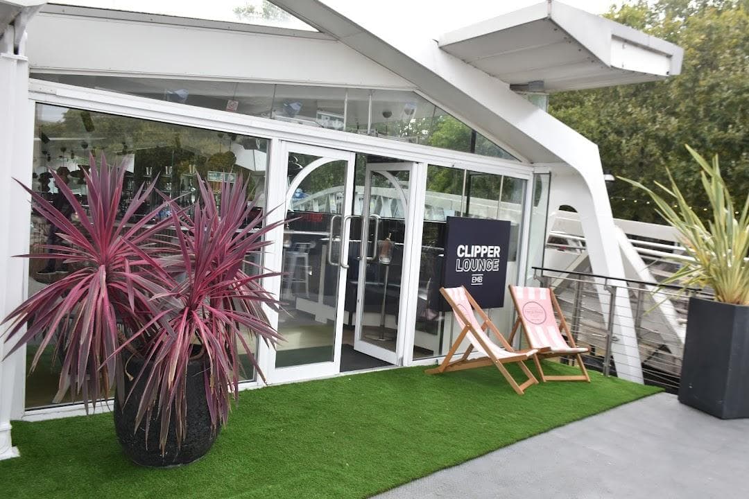 Clipper Lounge EMB photo 4