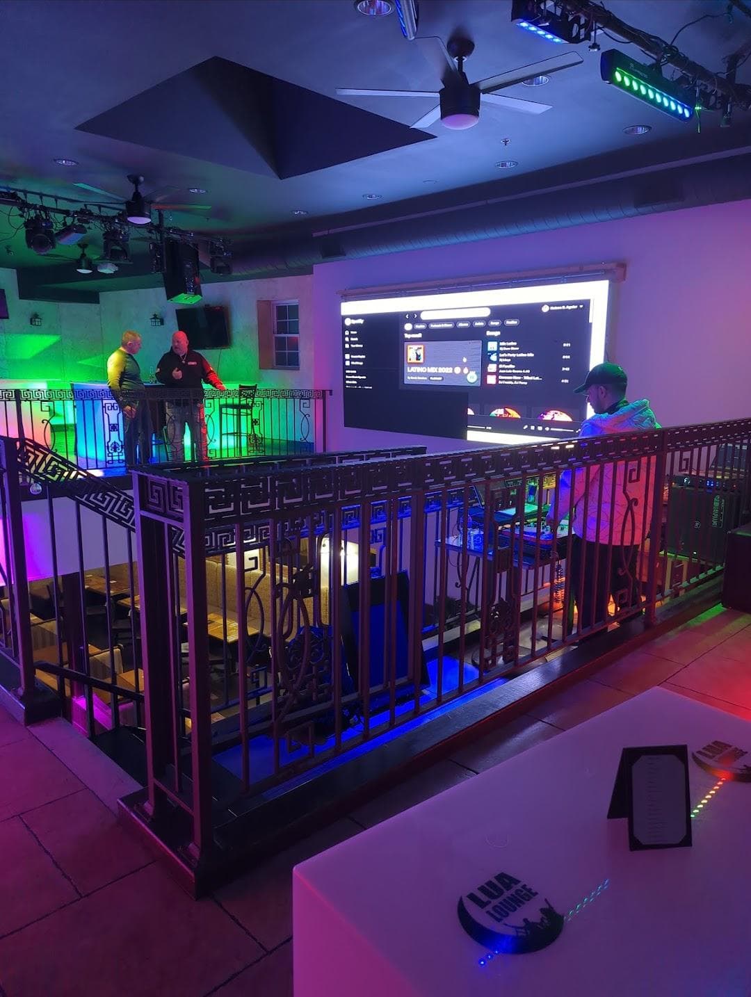 Lua lounge photo 2