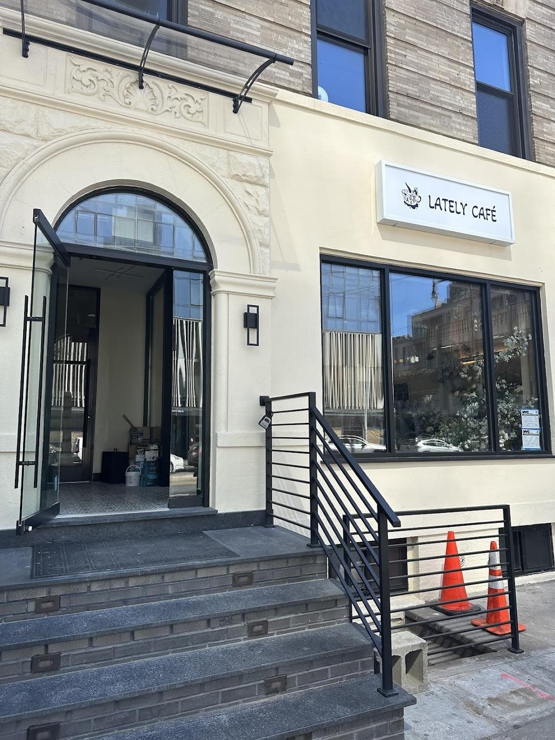 Lately Café/Bistro/Bar photo 4
