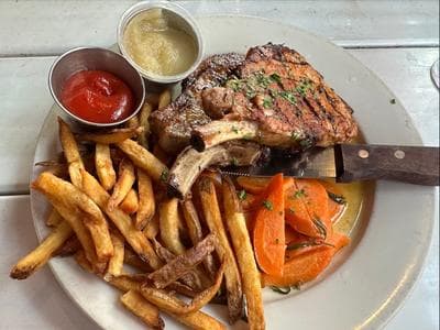 Hi Life Bar & Grill photo 4