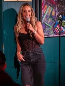 The Red Room at Cap City: Elena Torres EN ESPAÑOL